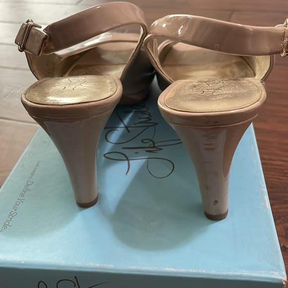 Life Stride Tender Taupe sling back pumps - Picture 3 of 4